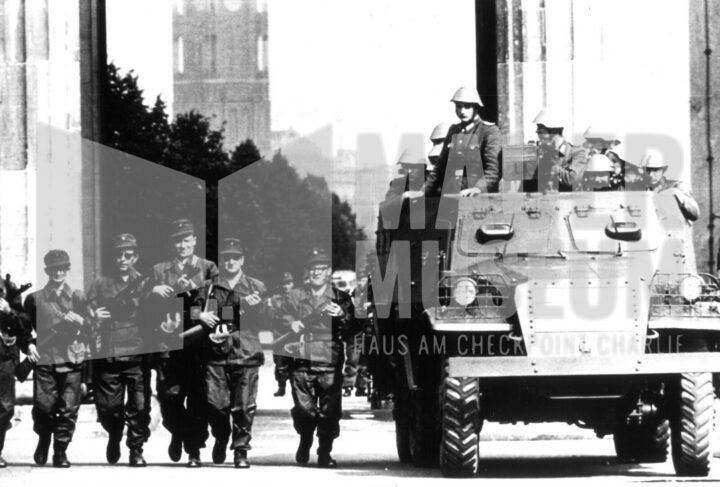 MM-007 – Brandenburger Tor, 13. August 1961.
