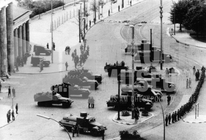 MM-010 – Brandenburger Tor, 13. August 1961.